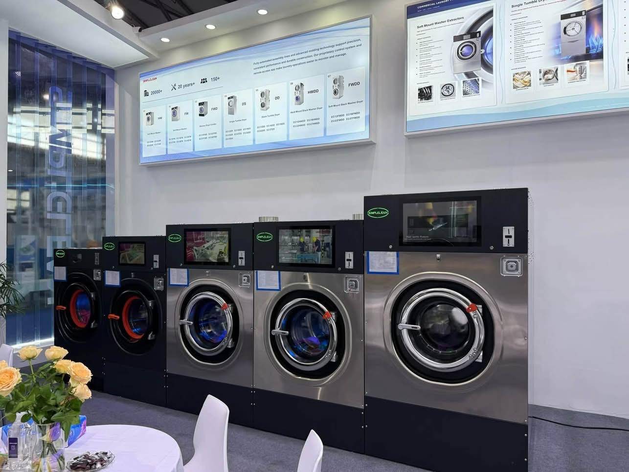 Lavatrici professionali con display touch screen e gettoniera